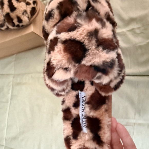 Steve Madden Faux Fur Slippers With Foam Insoles, NIB - Picture 5 of 6